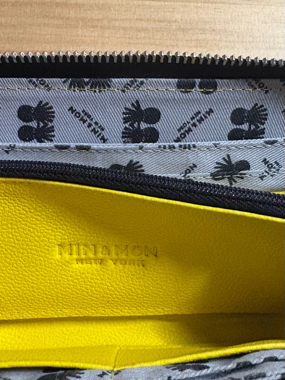 NWOT Min & Mon Francis Blazing Tiger Zip Around Wristlet - Picture 3 of 4